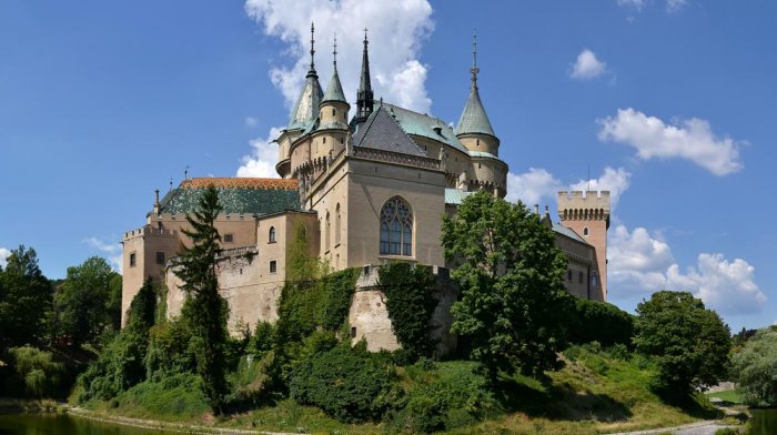 Hrady, zámky, zrúcaniny