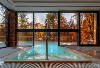 Seniorský relax: Nekonečný wellness a liečivá termálna voda vo Vyhniach!