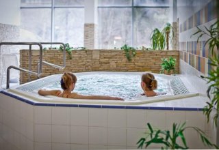 Príjemný relax a romantika v kúpeľoch s masážou a vstupom do bazéna a sáun