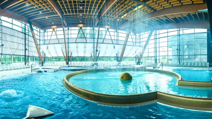 Užite si pobyt plný relaxu a zábavy - oddychujte, plávajte a vychutnávajte výhľady na Tatry